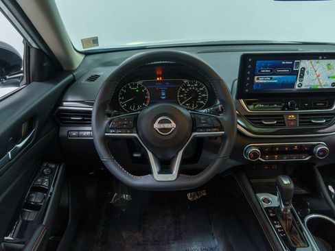 Used 2024 Nissan Altima 2.5 SR w/ SR Premium Package AWD/4WD image 15