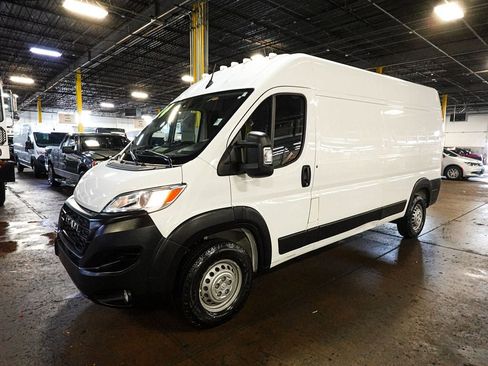 Used 2024 RAM ProMaster 2500 w/ Convenience Group FWD image 3