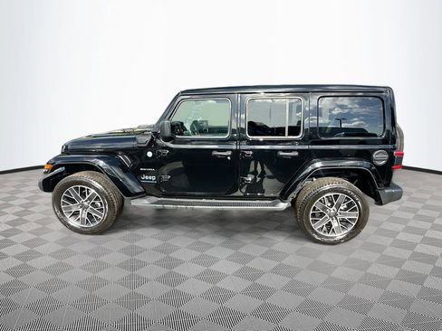 Used 2023 Jeep Wrangler Unlimited Sahara w/ Cold Weather Group AWD/4WD image 9