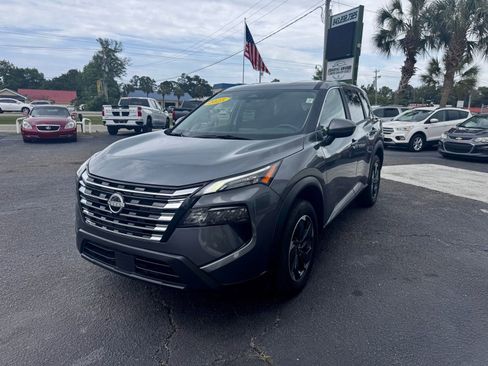 Used 2025 Nissan Rogue SV FWD image 2