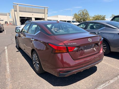 Certified 2024 Nissan Altima 2.5 SV FWD image 7