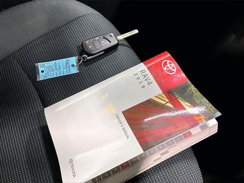 Used 2019 Toyota RAV4 LE image 33