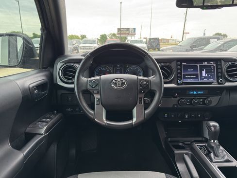 Used 2021 Toyota Tacoma TRD Sport w/ Technology Package RWD image 14
