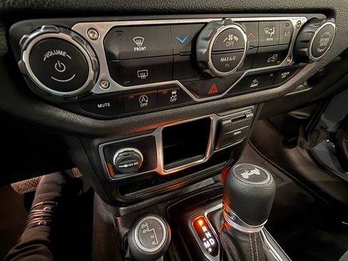 Used 2024 Jeep Wrangler Sport AWD/4WD image 30