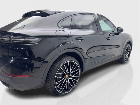Used 2021 Porsche Cayenne Coupe image 13