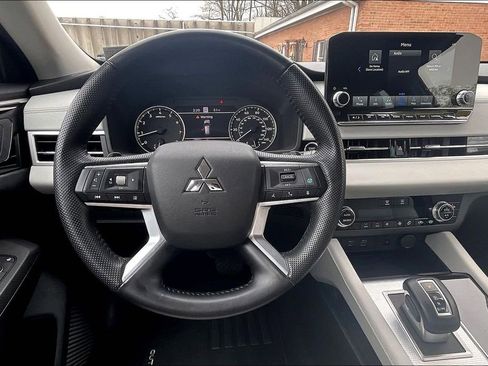 Used 2022 Mitsubishi Outlander SEL image 5
