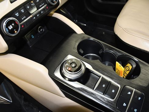 Used 2020 Ford Escape Titanium image 33