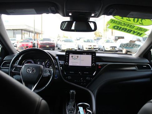 Used 2021 Toyota Camry XLE image 25