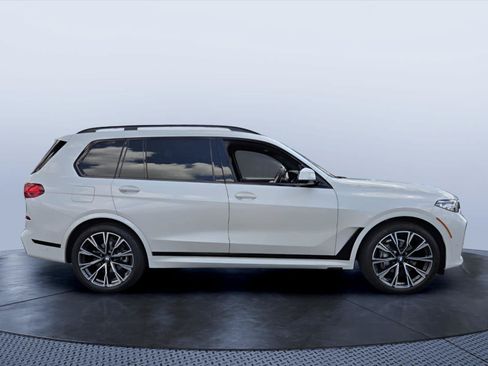Used 2022 BMW X7 xDrive40i w/ M Sport Package AWD/4WD image 7