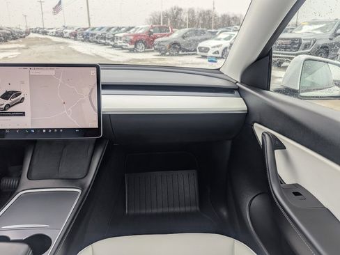 Used 2021 Tesla Model Y Long Range image 4
