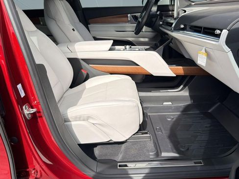 New 2026 Cadillac Vistiq Luxury w/ LPO, Floor Liner Package AWD/4WD image 30
