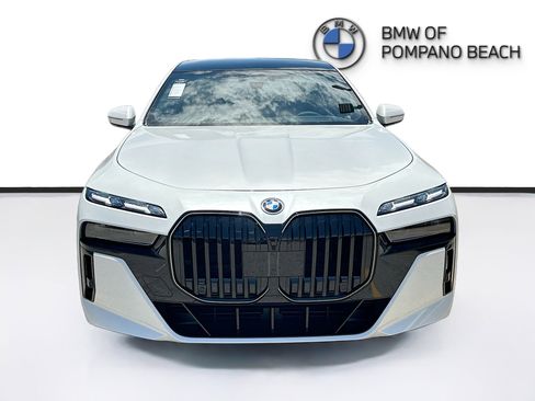 New 2026 BMW 750e xDrive w/ Executive Package AWD/4WD image 2