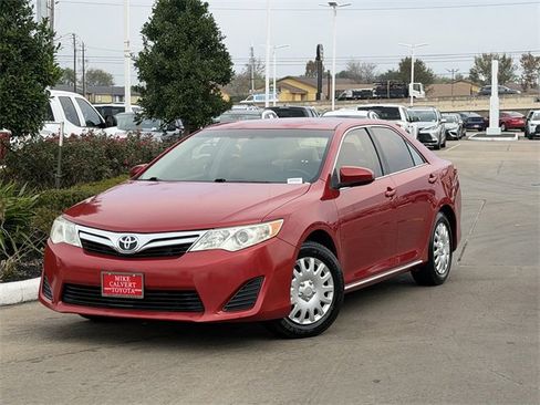 Used 2012 Toyota Camry L image 2