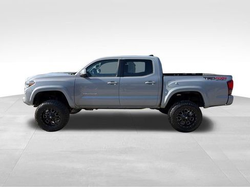 Used 2019 Toyota Tacoma TRD Sport w/ TRD Premium Sport Package image 6