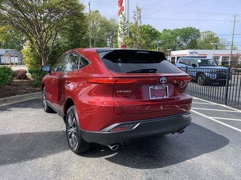 Used 2023 Toyota Venza LE image 6