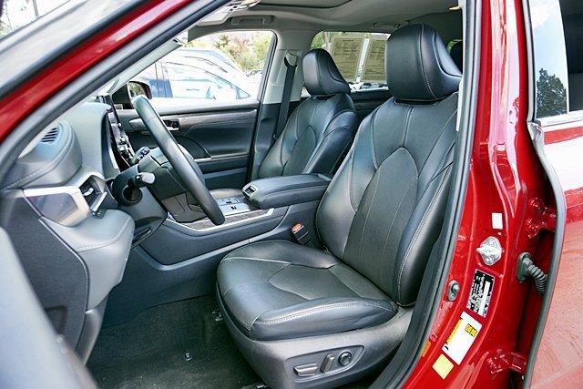 Used 2023 Toyota Highlander Limited FWD image 23