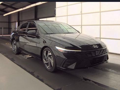 Certified 2025 Hyundai Elantra SEL FWD image 4