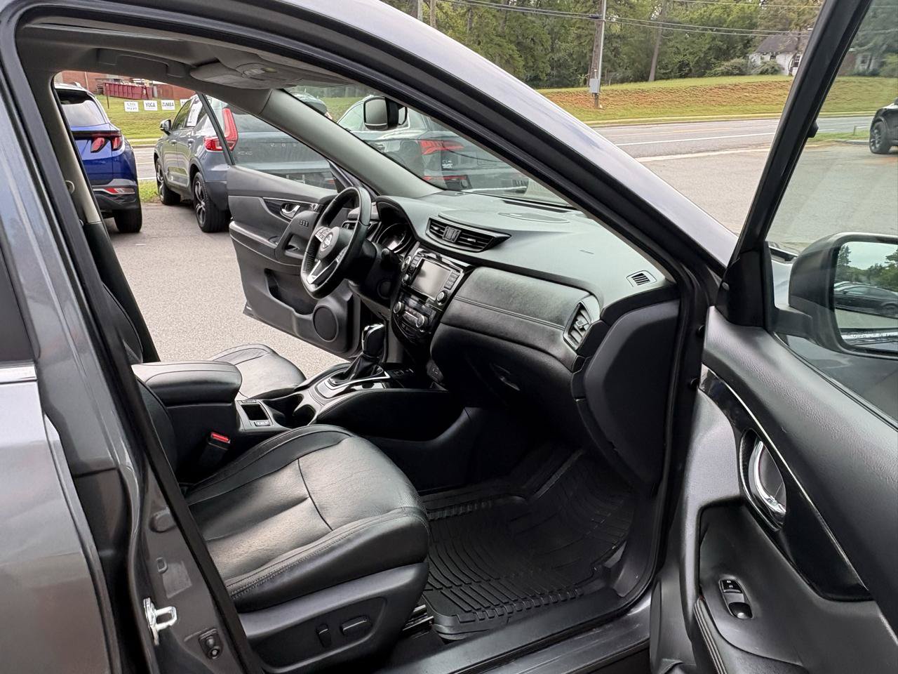 Used 2019 Nissan Rogue SL w/ Premium Package FWD image 14