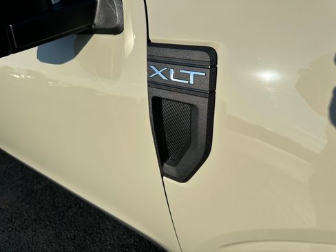 New 2025 Ford Maverick XLT w/ XLT Luxury Package image 23