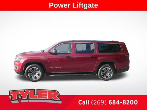 Used 2024 Jeep Wagoneer L Series II w/ Flexible Seating Group AWD/4WD image 4