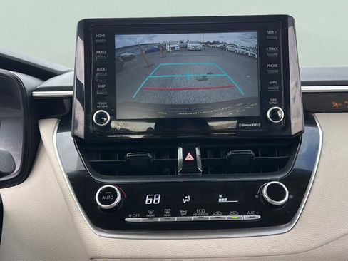 Used 2022 Toyota Corolla LE image 18