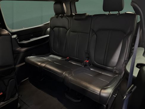 Used 2025 Jeep Wagoneer Series II AWD/4WD image 13