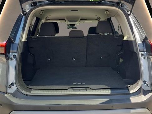 Used 2023 Nissan Rogue SV FWD image 9