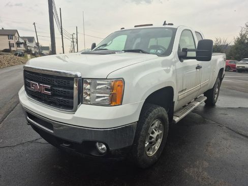 Used 2011 GMC Sierra 2500 SLE w/ SLE Preferred Package image 3