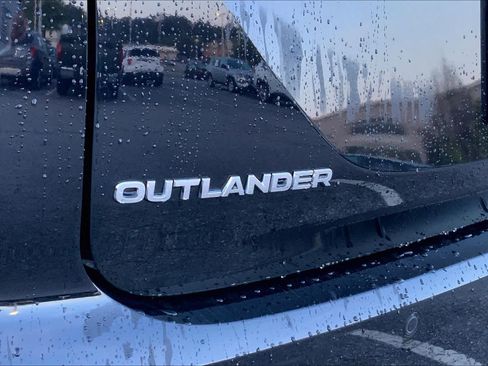 Used 2023 Mitsubishi Outlander ES FWD image 58