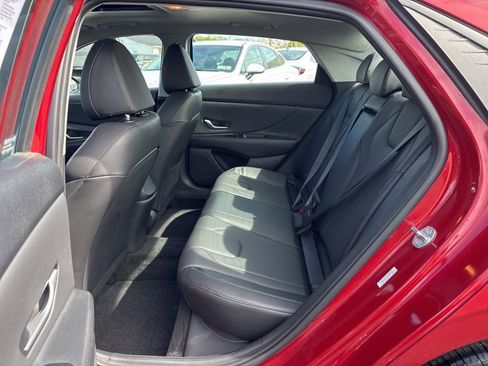 Used 2023 Hyundai Elantra Limited FWD image 16