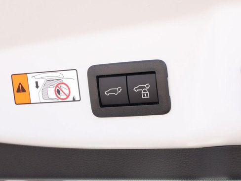 New 2026 Toyota Prius Plug-In Hybrid FWD image 8
