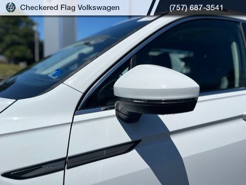 Used 2022 Volkswagen Tiguan SE FWD image 2
