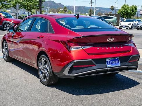 Certified 2025 Hyundai Elantra Sport FWD image 7
