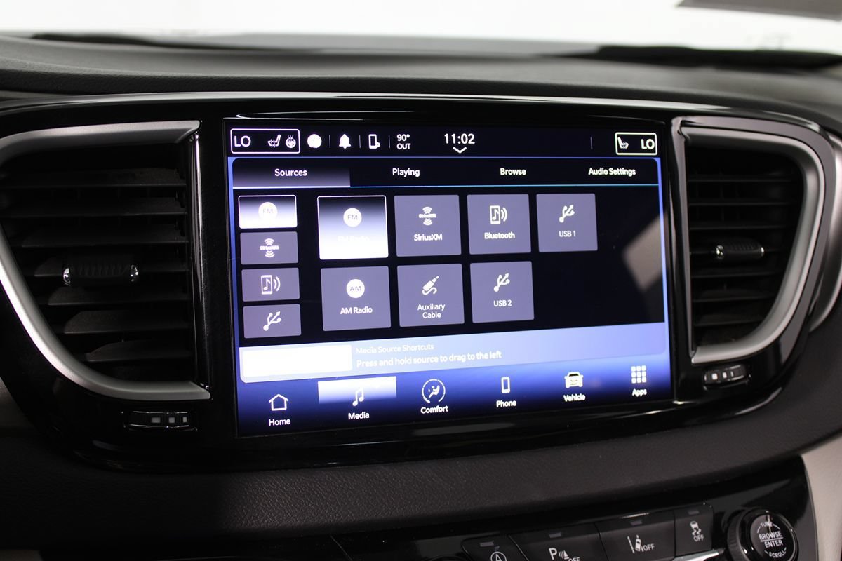 Used 2024 Chrysler Pacifica Touring-L FWD image 23