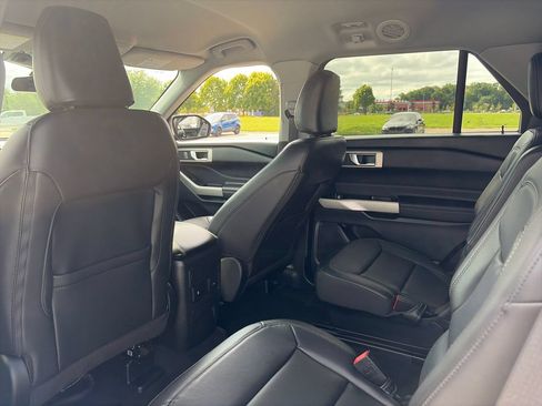 Used 2024 Ford Explorer XLT w/ Equipment Group 202A AWD/4WD image 25