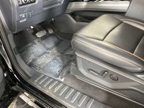 Used 2025 Ford F350 Lariat w/ Black Appearance Package image 18