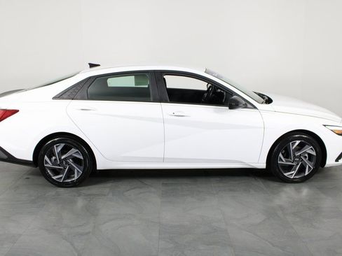 Certified 2025 Hyundai Elantra SEL image 15