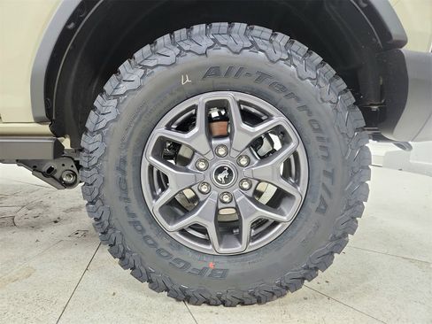 New 2025 Ford Bronco Badlands image 42