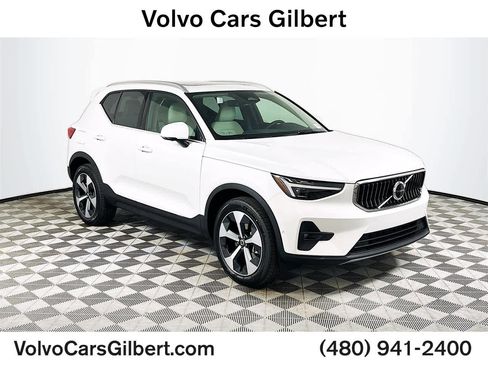 Used 2025 Volvo XC40 B5 Plus w/ Climate Package image 1
