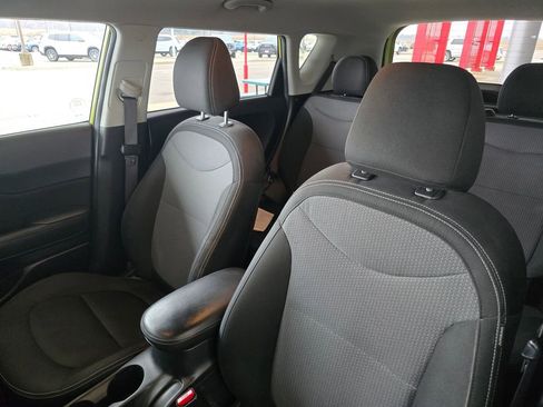 Used 2017 Kia Soul + image 14