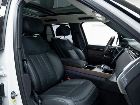 Used 2025 Land Rover Range Rover Autobiography image 26