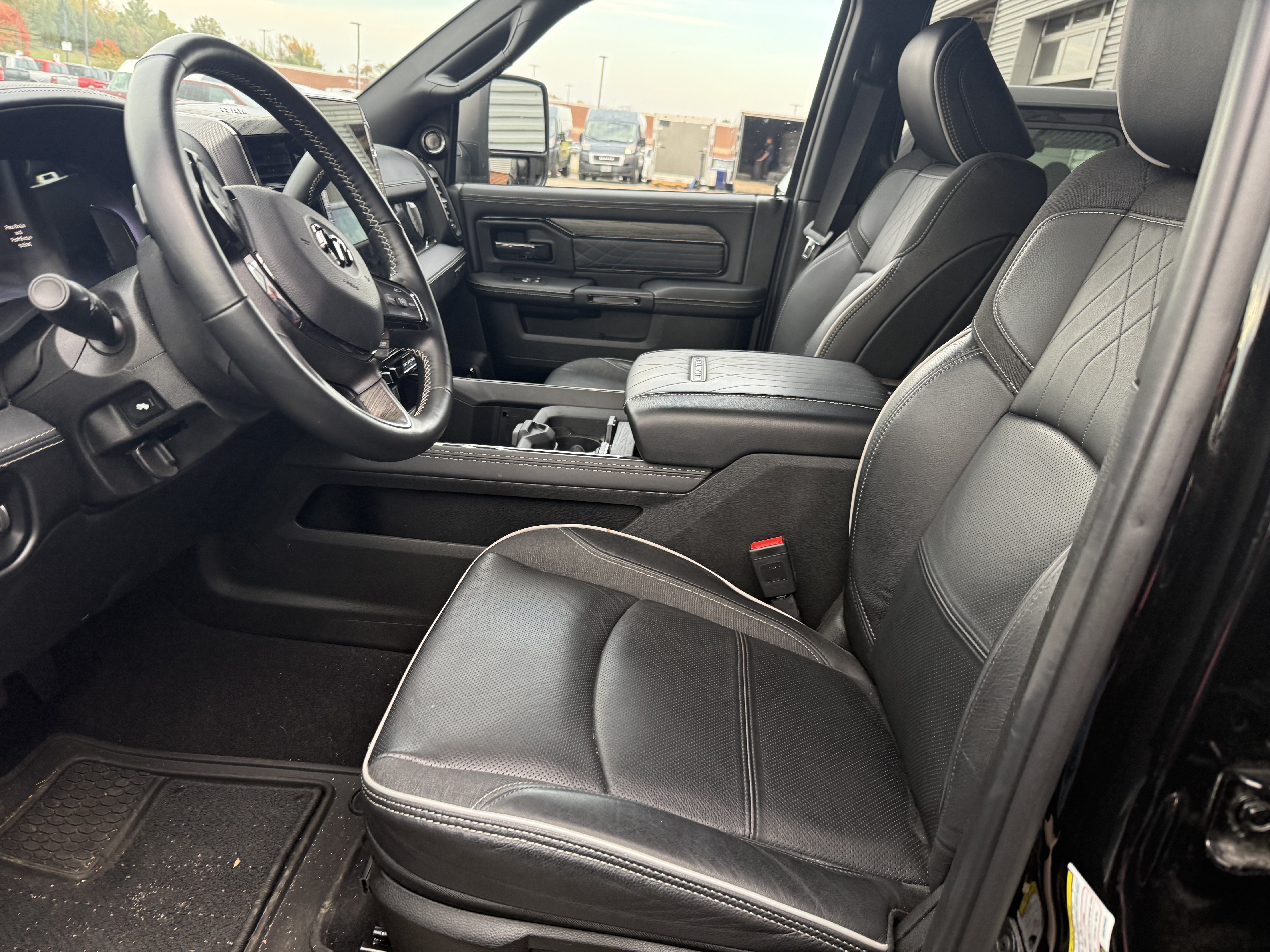 Used 2025 RAM 2500 Limited AWD/4WD image 8