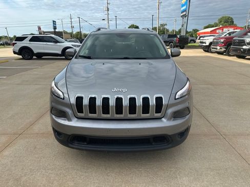 Used 2016 Jeep Cherokee Latitude w/ Comfort & Sound Group FWD image 22