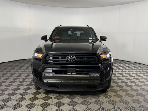 Used 2025 Toyota 4Runner SR5 AWD/4WD image 10