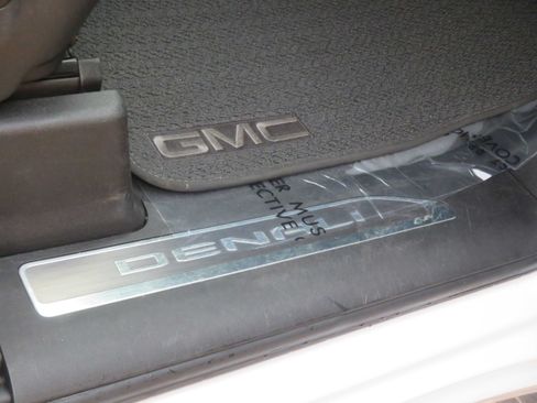 Used 2019 GMC Sierra 1500 Denali w/ Denali Ultimate Package AWD/4WD image 28