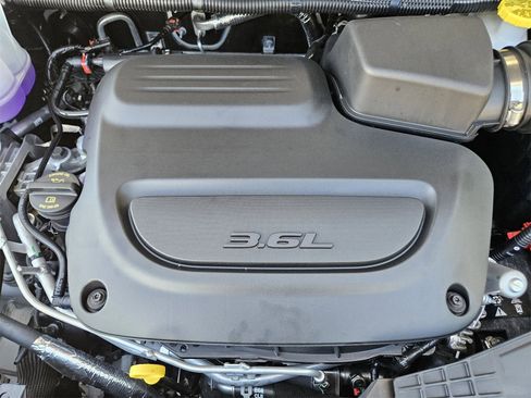 New 2025 Chrysler Pacifica Limited image 32