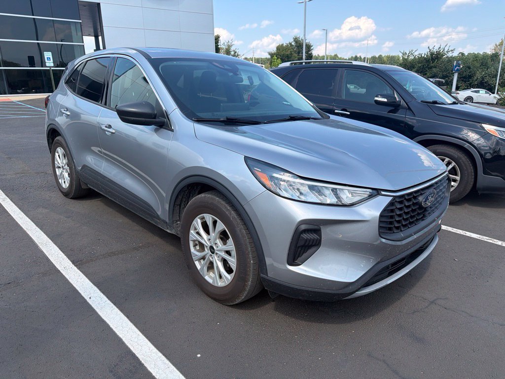 Used 2023 Ford Escape Active w/ Tech Pack #1 AWD/4WD image 1