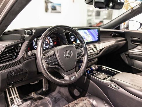 Used 2022 Lexus LS 500 F Sport w/ Accessory Package (Z1) image 21