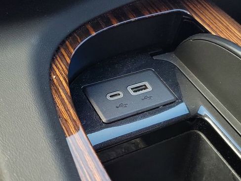 Certified 2023 Cadillac Escalade Luxury RWD image 33