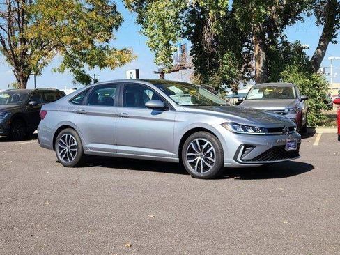 New 2025 Volkswagen Jetta SE image 9
